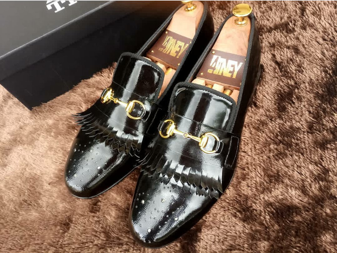 4tneys's tweet photo. For well detailed, uniquely crafted handmade footwear, belts, wallets, key holders...
📱 07084882282.
Affordable yet quality assured.
•
Via @4tneys
•
#JuwonRayMedia #JR_M
#madeinnigeria #shoes #slippers #sandals #wallets https://t.co/YmdARurkz3
