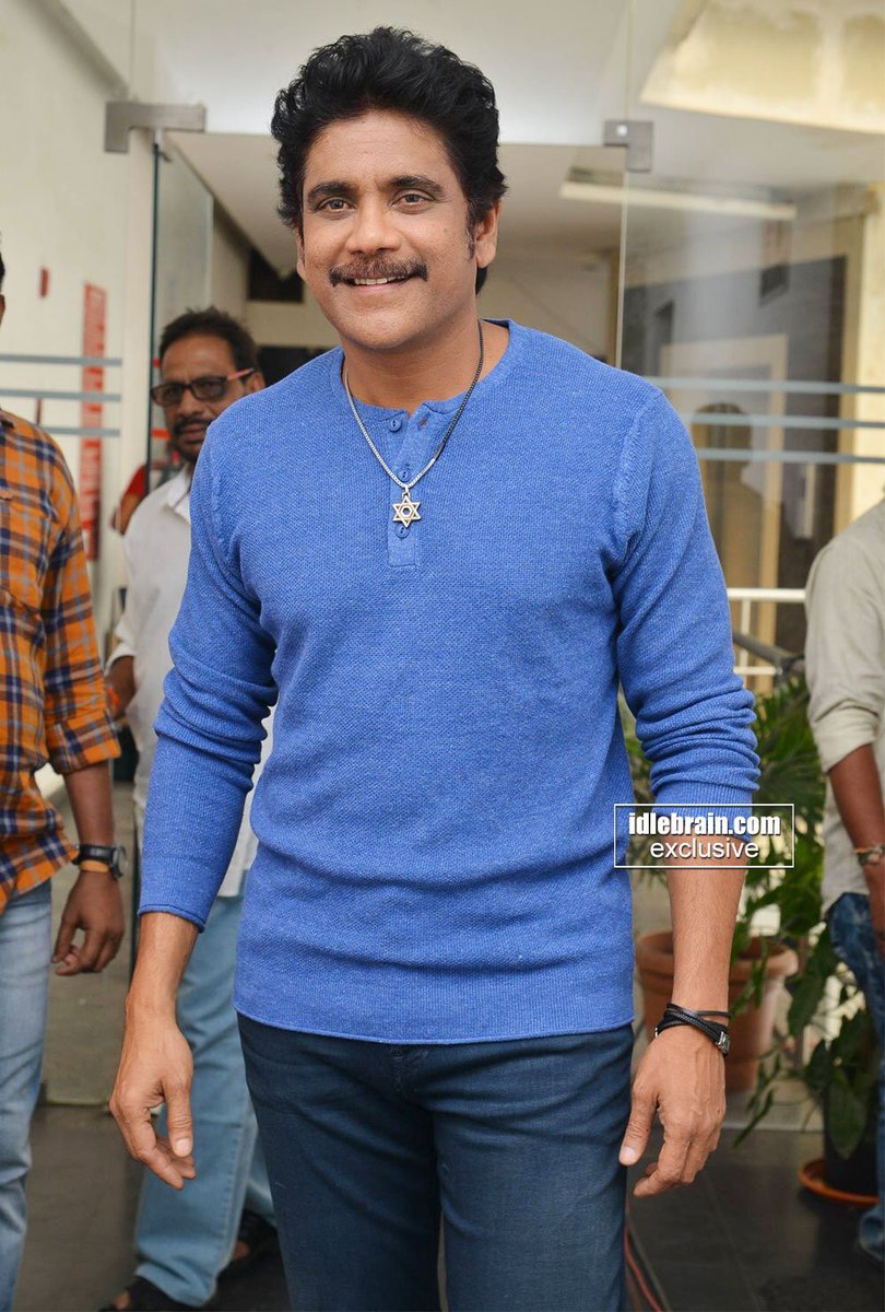 naveen_chary003's tweet photo. #WeLoveNagarjuna
Entra Edho Okka Movie Flop Ayithe Intha Ginjukuntunnaru
Mi Bathukki 30cr Movie Undhaa
#Multistarrers Chesukoni Bathukuthunnaru https://t.co/CwtH9RSt2j
