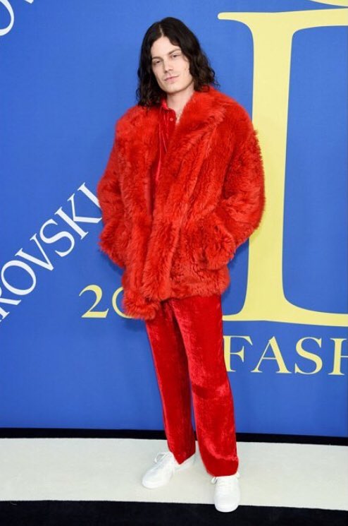 httpbornspics's tweet image. Borns in Sies Marjan at the CFDA Awards !❣️