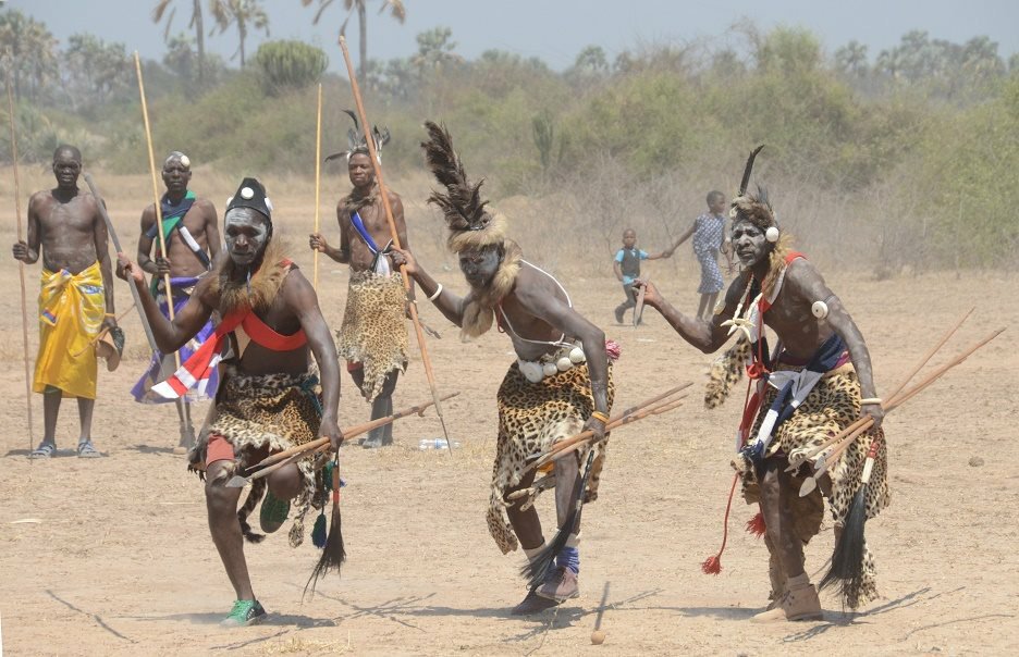 Zambian Factz Zone auf Twitter: "The Ila hold bravery as one of the highest  virtues. Young boys practiced their warrior skills by taking sticks with  them so they could fight during the