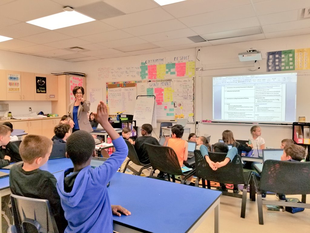 MsNYarra's tweet image. It's a #CodingQuest type of morning with @TLPCanada! Learning how to integrate @scratch into our mathematics curriculum w/ the junior grades! #coding #scratch #TLPCanada