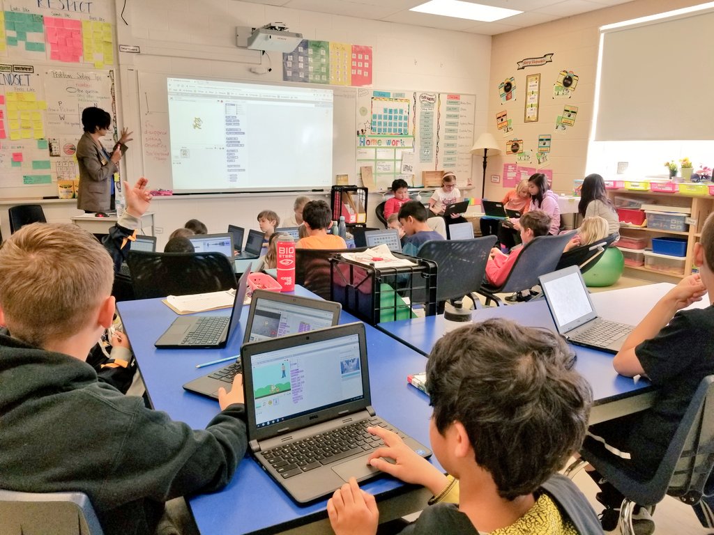 MsNYarra's tweet image. It's a #CodingQuest type of morning with @TLPCanada! Learning how to integrate @scratch into our mathematics curriculum w/ the junior grades! #coding #scratch #TLPCanada