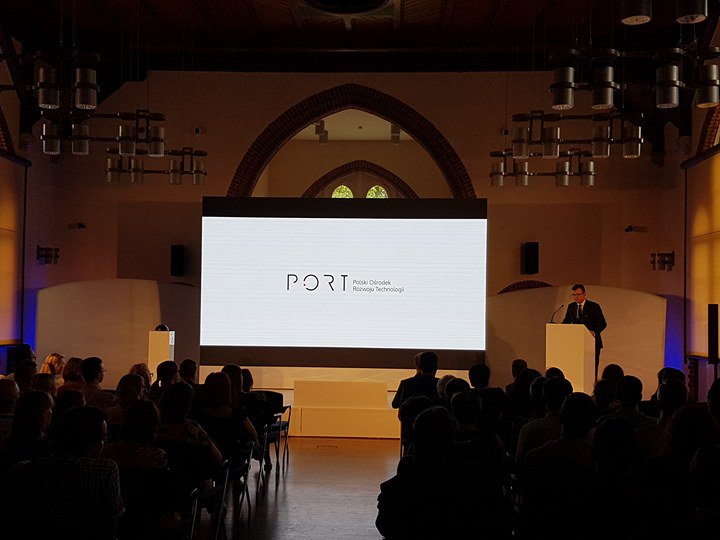 PORT_Wroclaw's tweet photo. Nowy Początek - Nowa Nazwa!
Wrocławskie Centrum Badań EIT+ staje się Polskim Ośrodkiem Rozwoju Technologii!
 #czas #NowyPoczątek #eitplus #MNiSW #TheNewOpening https://t.co/9GEAH72nEa