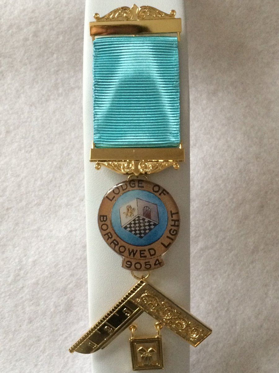 MasonicDesign's tweet image. Handmade Replica Past Master&apos;s  Breast Jewels, various designs
Crests and Bar Embellishments made in a hard resin finish mounted on Toye Kenning watermarked ribbon and presented in a plastic wallet
www.masonicdesign.couk