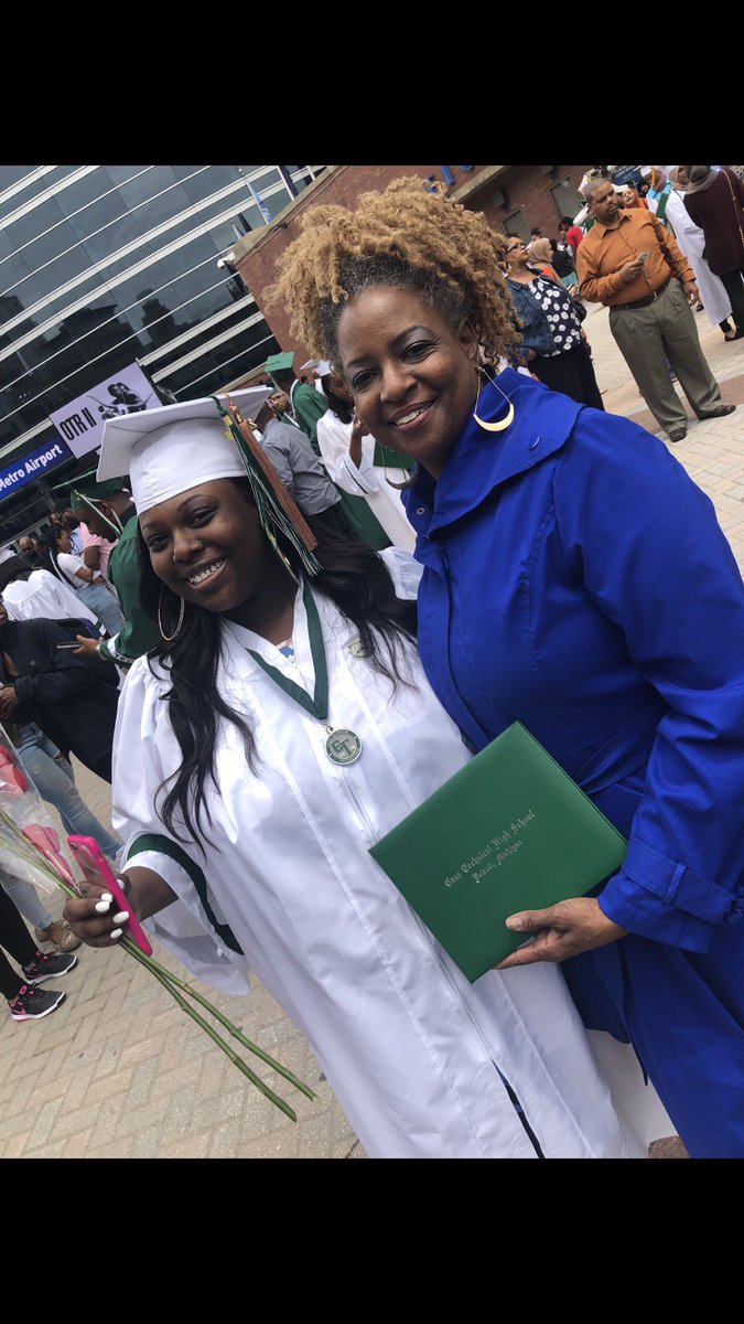 chrissytroi's tweet photo. #ctgrad 18β alumna π #casstech #2k18Graduate I DID IT! https://t.co/PvOvAaie45