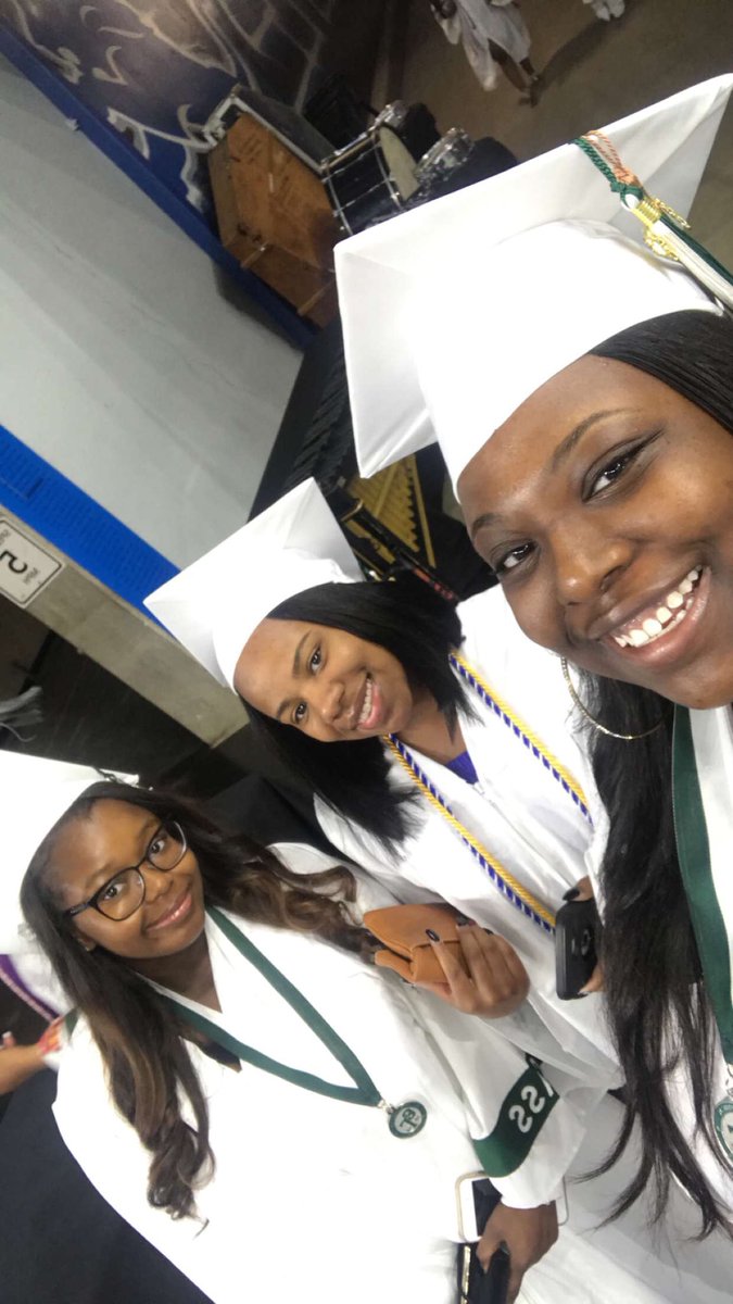 chrissytroi's tweet photo. #ctgrad 18β alumna π #casstech #2k18Graduate I DID IT! https://t.co/PvOvAaie45
