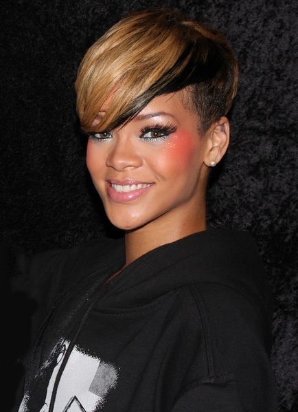 sunsettan_4's tweet image. What do you think of #Rihanna&apos;s 10 minute #MakeUpTutorial? #MakeupGuide youtube.com/watch?v=KONe4S…