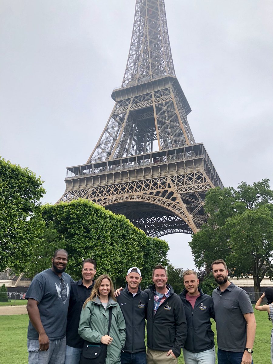 PNNMB's tweet photo. Staff of the @PNNMB exploring the Eiffel Tower in Paris π«π·πΊπΈβ
#UNCCNormandy #PNNMB #ExperiencePRIDE #UNCC #MarchingBand #DDay #BandStaff https://t.co/BPWyKFGaCH