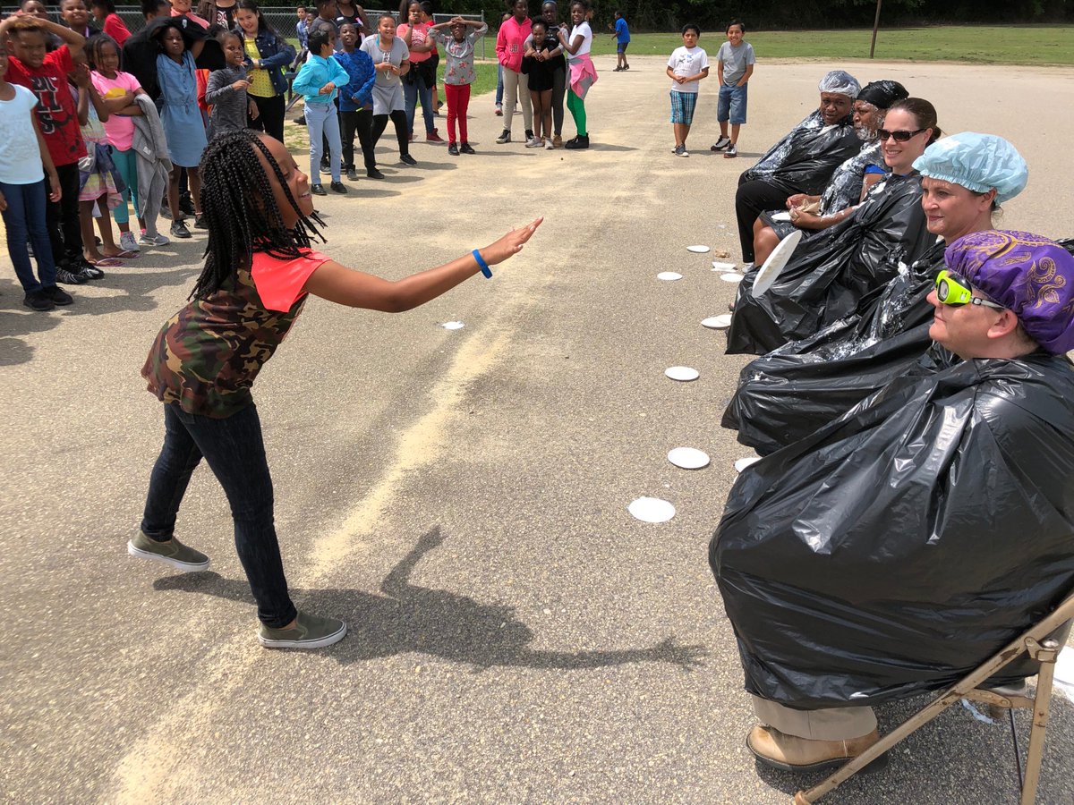 barnes_elem's tweet photo. To end our last full day, students that made Threes and Fours were able to throw some pies at the administration. Fun and excitement was scattered about the classes along with the whipped cream on our administrators. Thanks, students for all your hard work. https://t.co/2vsuZ1WAbi