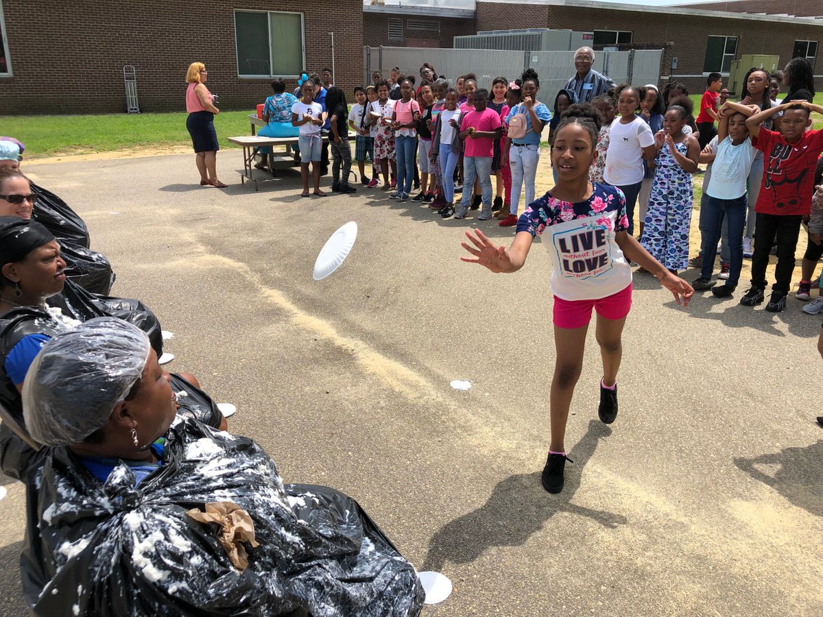 barnes_elem's tweet photo. To end our last full day, students that made Threes and Fours were able to throw some pies at the administration. Fun and excitement was scattered about the classes along with the whipped cream on our administrators. Thanks, students for all your hard work. https://t.co/2vsuZ1WAbi