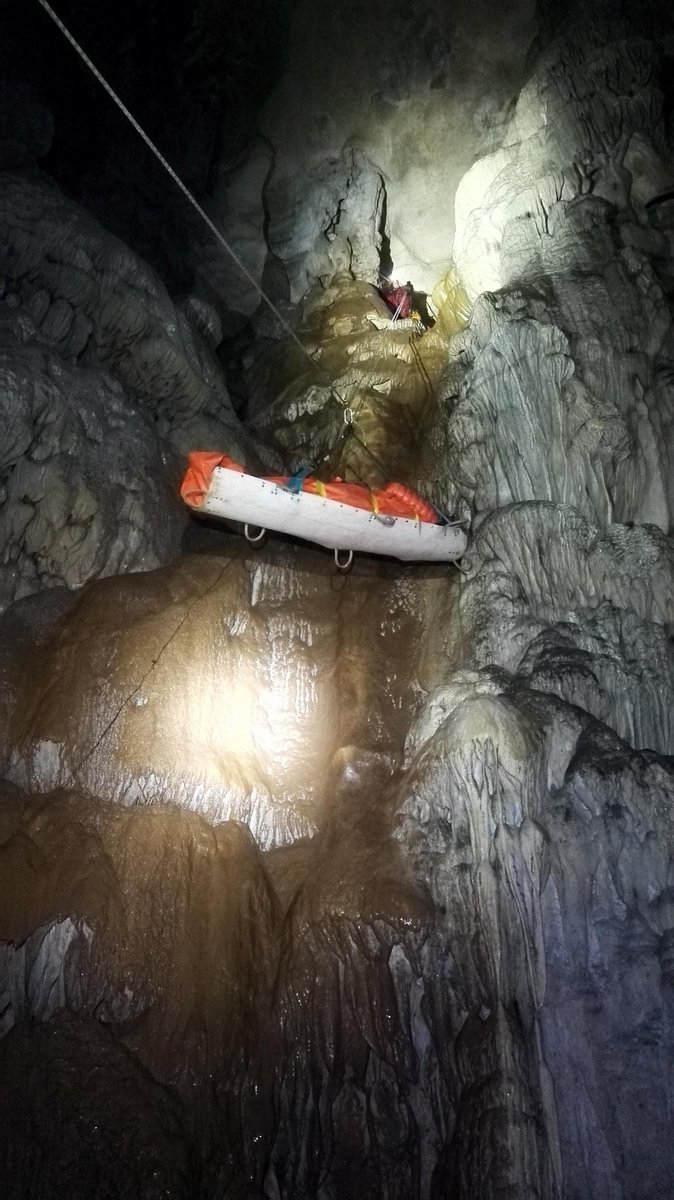 PompiersDuLot's tweet photo. Exercice de #Secours #Spéléo pour l'équipe #GRIMP46 des @pompiersdulot dans l'#IgueDeToulze à #Montbrun avec la participation d'1 membre du #GRIMP87. @Sdis_87 
https://t.co/6iw8rHP7G8 https://t.co/4E0WTOP2IA