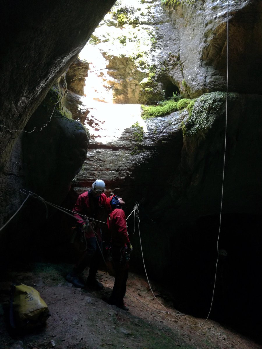 PompiersDuLot's tweet photo. Exercice de #Secours #Spéléo pour l'équipe #GRIMP46 des @pompiersdulot dans l'#IgueDeToulze à #Montbrun avec la participation d'1 membre du #GRIMP87. @Sdis_87 
https://t.co/6iw8rHP7G8 https://t.co/4E0WTOP2IA