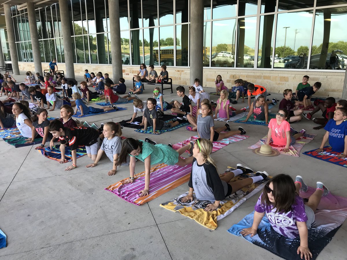 mrssigur's tweet photo. Student led 🌅 “Beach Yoga” on our pavilion! So fun! @Mulvahill_SSES @lisahstoll @Rocking4th @CJCornelison @4smcculloch https://t.co/NMEC767L8D