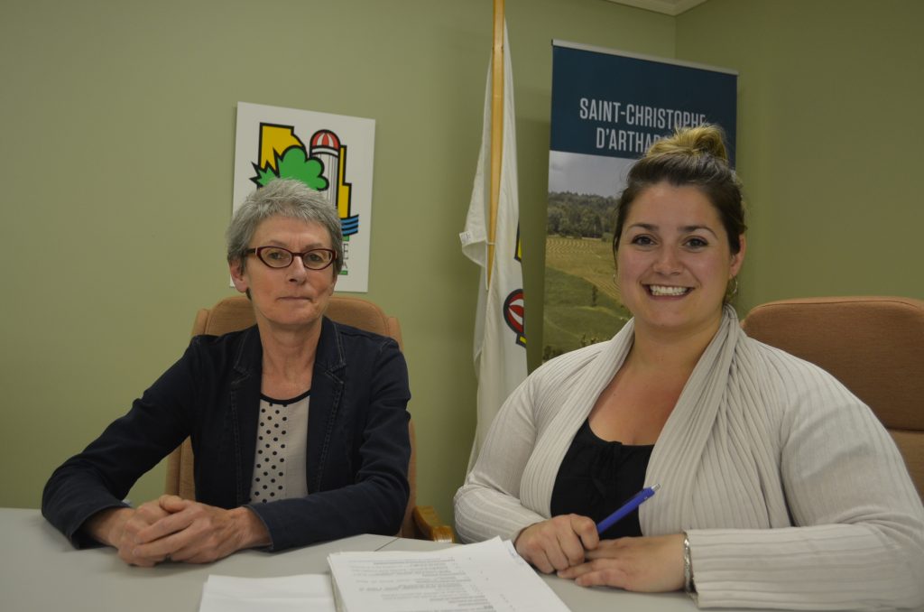 LaNouvelleNet's tweet photo. Francine Moreau retraite après 30 ans à Saint-Christophe #municipal @VictoRegion @UMQuebec https://t.co/Sf1b9h19e4 https://t.co/JyGTPEmirr
