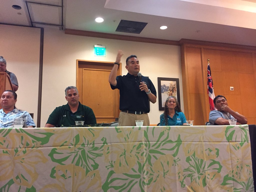HHSAA_SAC's tweet photo. McKinely AD Bob Morikuni explains that if you are interested in a career in athletics that there are things you can do now to help you get there from attending summits to volunteering in your athletic department. #HHSAASLS18 https://t.co/CZN4QqGJnY