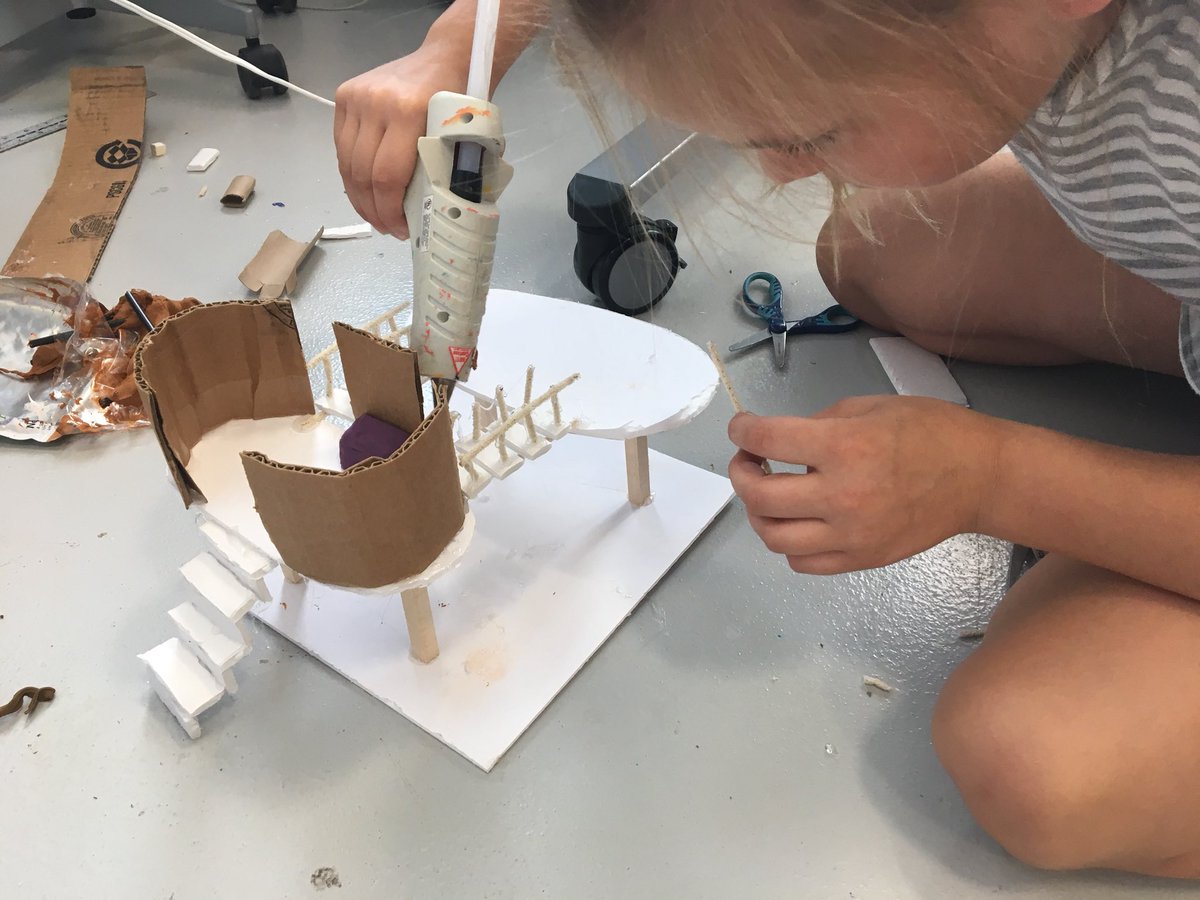 DscAPSArt's tweet photo. LET THE MAKING BEGIN! @DscAPSG5 @VSamerica @dmiris2 #designchallenge2018 @DiscoveryAPS @vmdoarchitects @APSArts https://t.co/MqiVhi3iTT