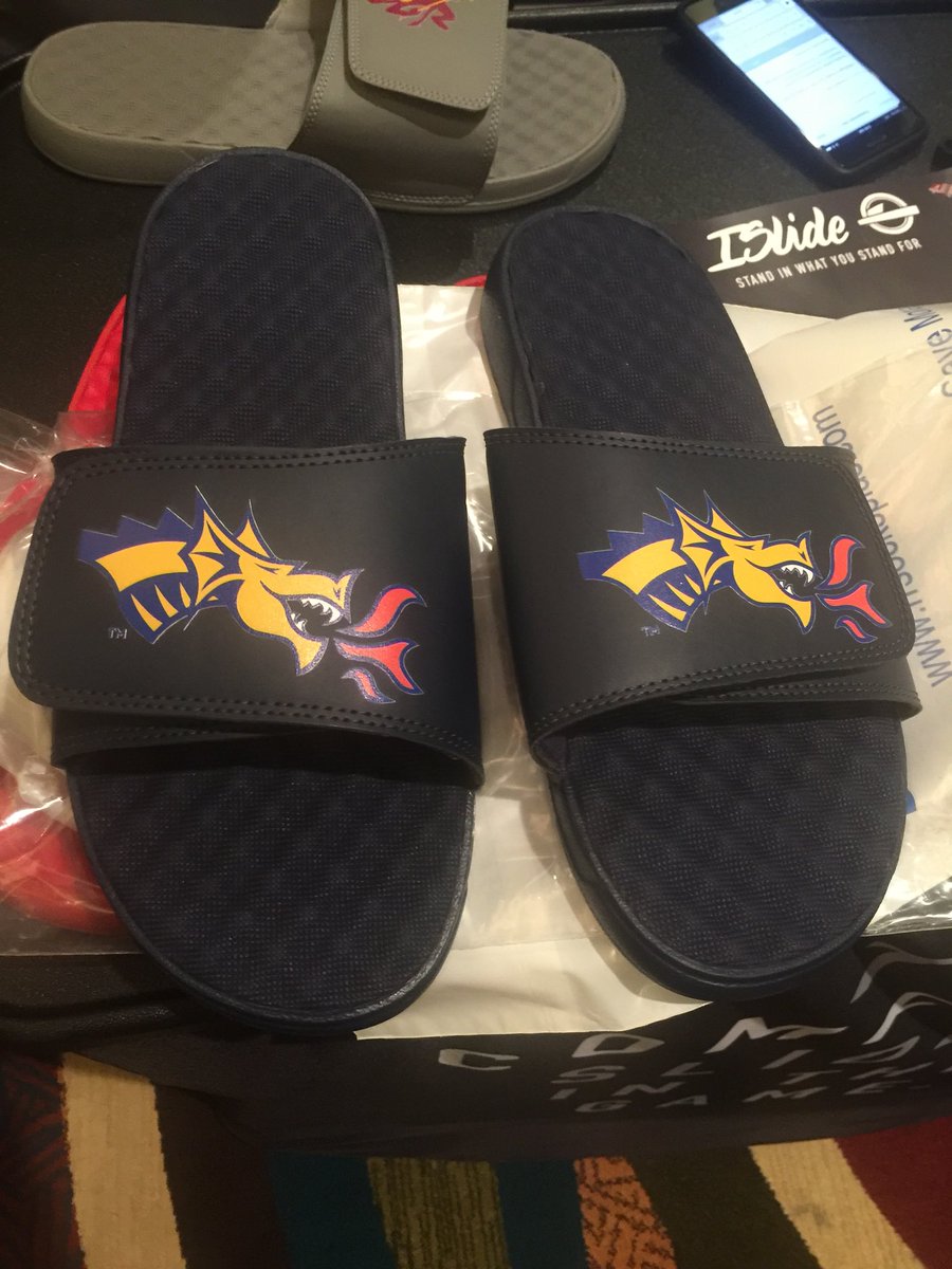 BrendanArms17's tweet photo. Thanks to @ISlideUSA for the these custom @DrexelDragons slides! #AEMAConvention18 #AEMAphoenix #islides #aema #drexel https://t.co/Z3jgOj3HTw
