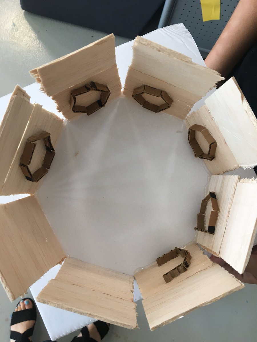 DscAPSArt's tweet photo. Ss LOVE to PROTOTYPE in 3D! Ss say ideas were refined from prototyping. @VSamerica @dmiris2 @APSArts @DscAPSG5 @DiscoveryAPS #designchallenge2018 @publicworkshop https://t.co/XnKzg4u1K7