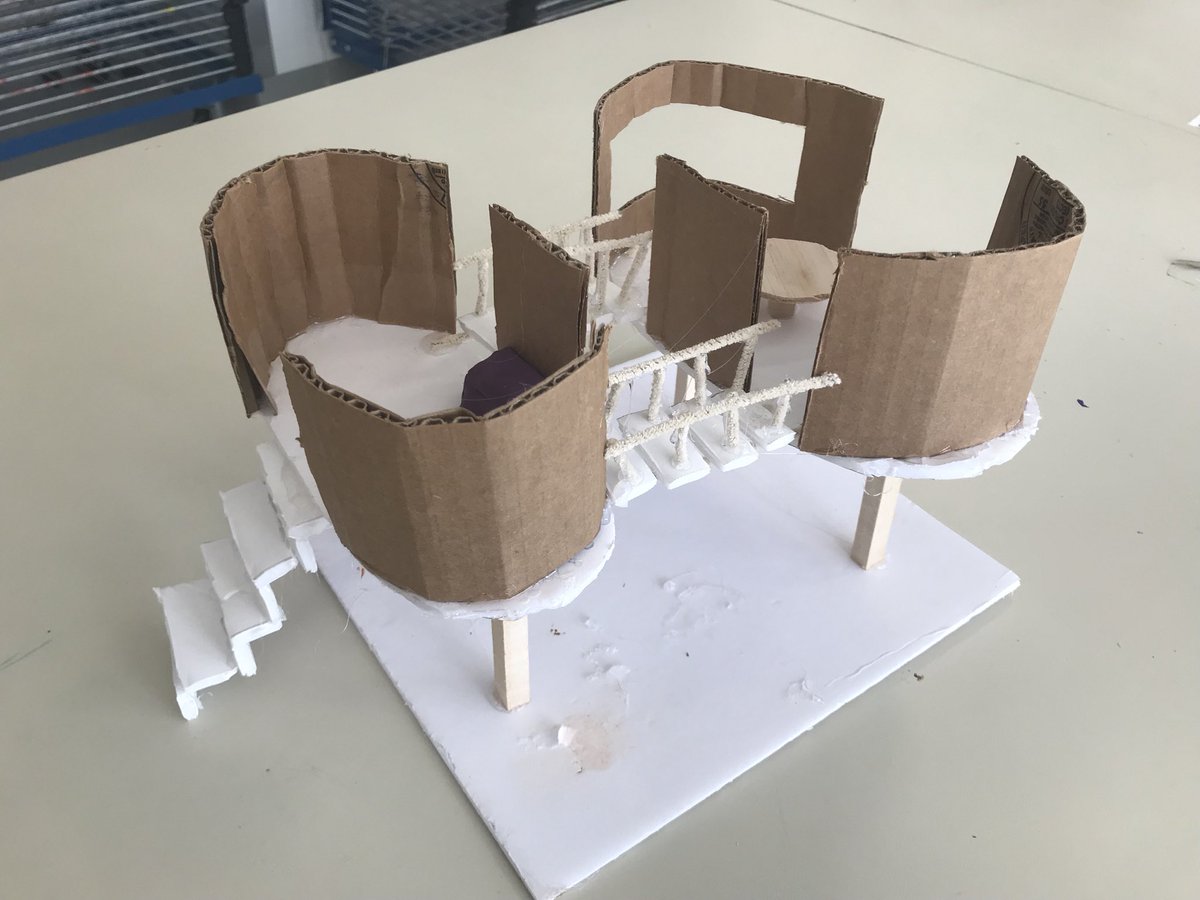 DscAPSArt's tweet photo. Ss LOVE to PROTOTYPE in 3D! Ss say ideas were refined from prototyping. @VSamerica @dmiris2 @APSArts @DscAPSG5 @DiscoveryAPS #designchallenge2018 @publicworkshop https://t.co/XnKzg4u1K7