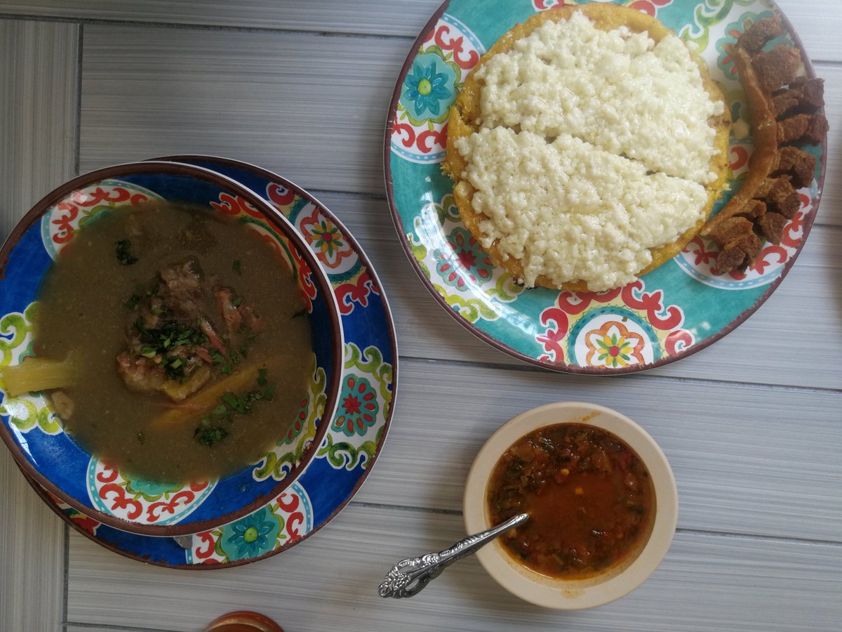 gastrotourDF's tweet photo. Hoy tocó comida colombiana en #PollosMario patacones, arepa de chocolo con queso y chicharron y sancocho de cola. https://t.co/cCLV1ap6rX