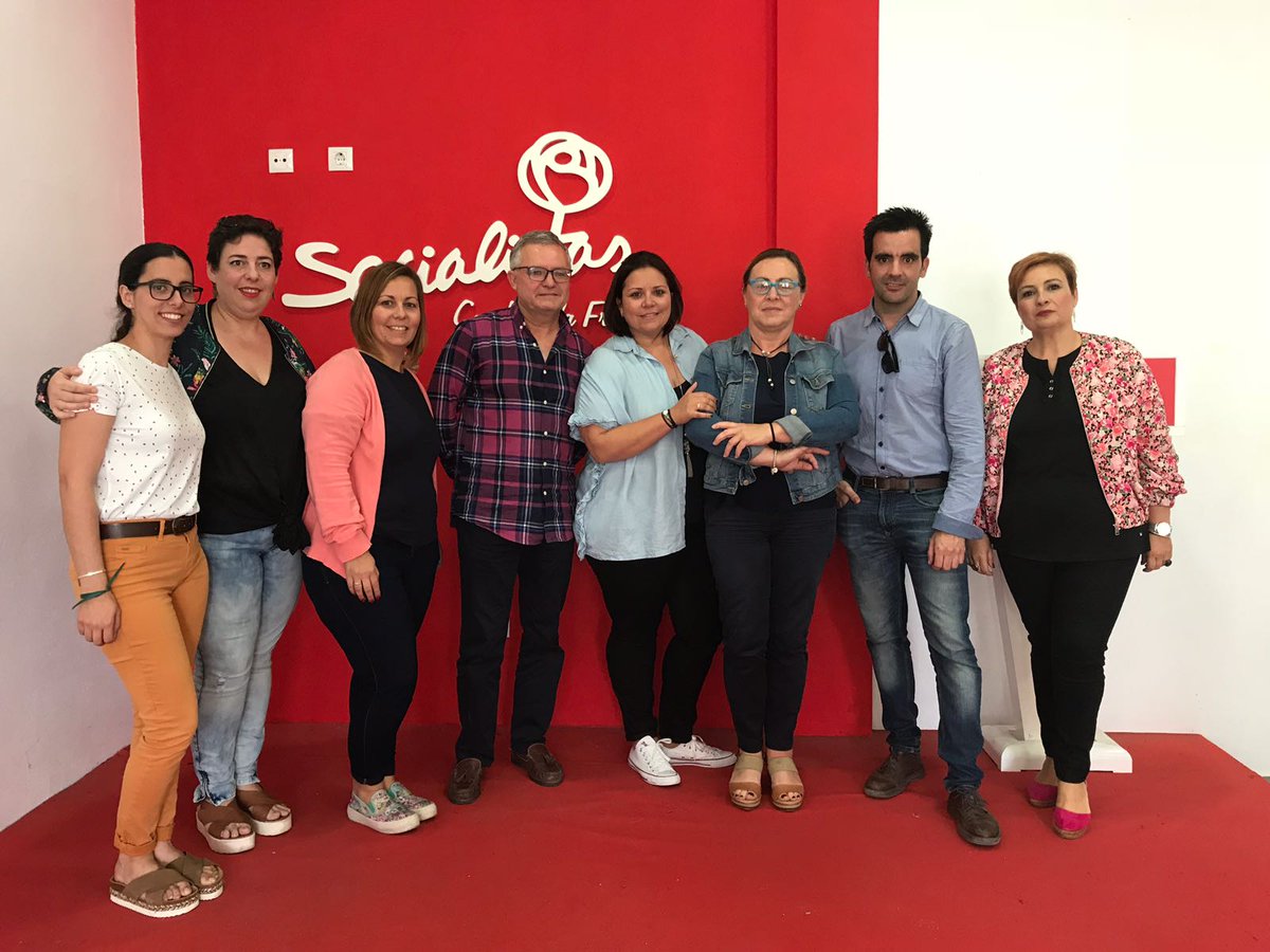 psoeconil's tweet photo. En la tarde de hoy se han presentado en rueda de prensa a los 5 nuevos concejales que tomarán posesión de sus actas en el próximo pleno ordinario del mes de Junio #PsoeConil #InfoPsoe https://t.co/bzwdX33NiA
