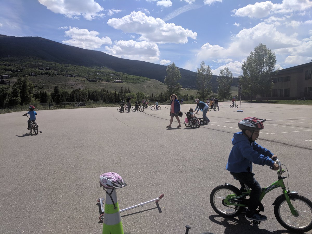 teachabroad1's tweet photo. We had a great time at the Bike Rodeo today, it was so fun being able to bike to school and around the playground! #ssdedu #svebears #silverthorne https://t.co/nHu9sMiLdn
