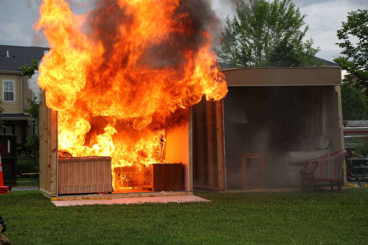slpfire's tweet photo. Weβre setting a fire today to show you the power of home fire sprinklers! Come to Fire Station 1, 3750 Wooddale Ave. S., for the open house 5:30β8:30 p.m. π©βππ₯π¦ https://t.co/QJCTKIaFuN #HomeFireSprinklers
#FireOpenHouse
#SLPFireOpenHouse https://t.co/Ckt6gFIxKm