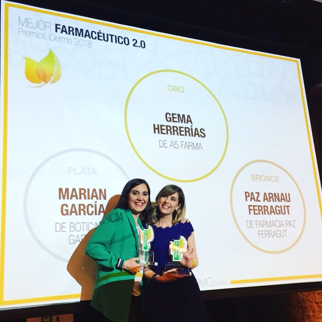 boticariagarcia's tweet photo. Gracias @idermo_es por este premio “plata” en la categoría Farmacéutico 2.0. Un placer compartir podio con la ganadora @gemaherrerias y @pazferragut https://t.co/kqiJuug7ID