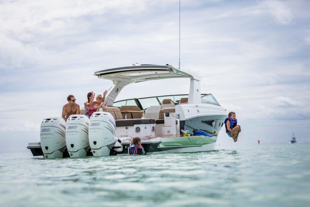 You're bound to make a splash in the #SLX400OB! searay.com/page.aspx/page…