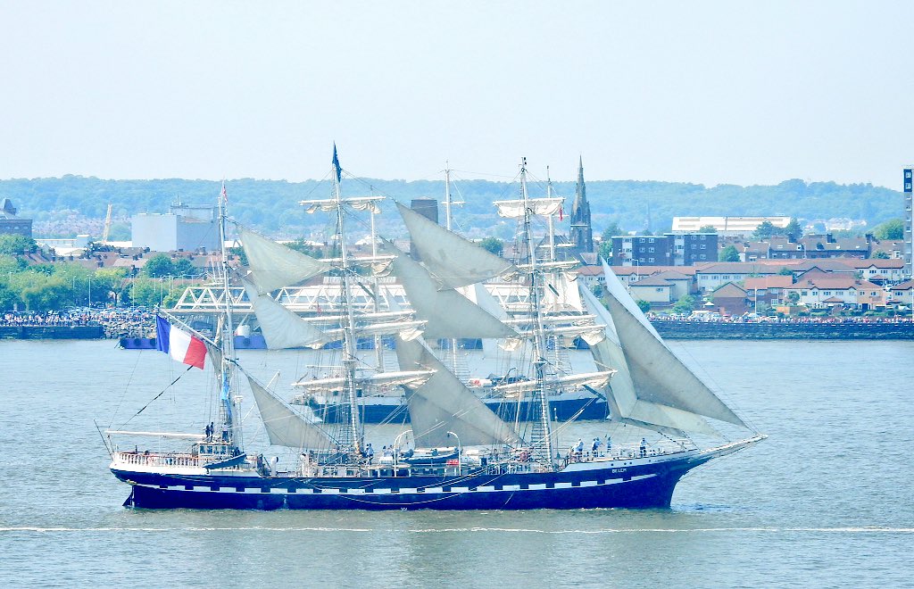 KateAlvanley's tweet image. A few photos of #LiverpoolTallShips2018 from #BankHolidayMonday from my living room ...being led out by @HMSSomerset