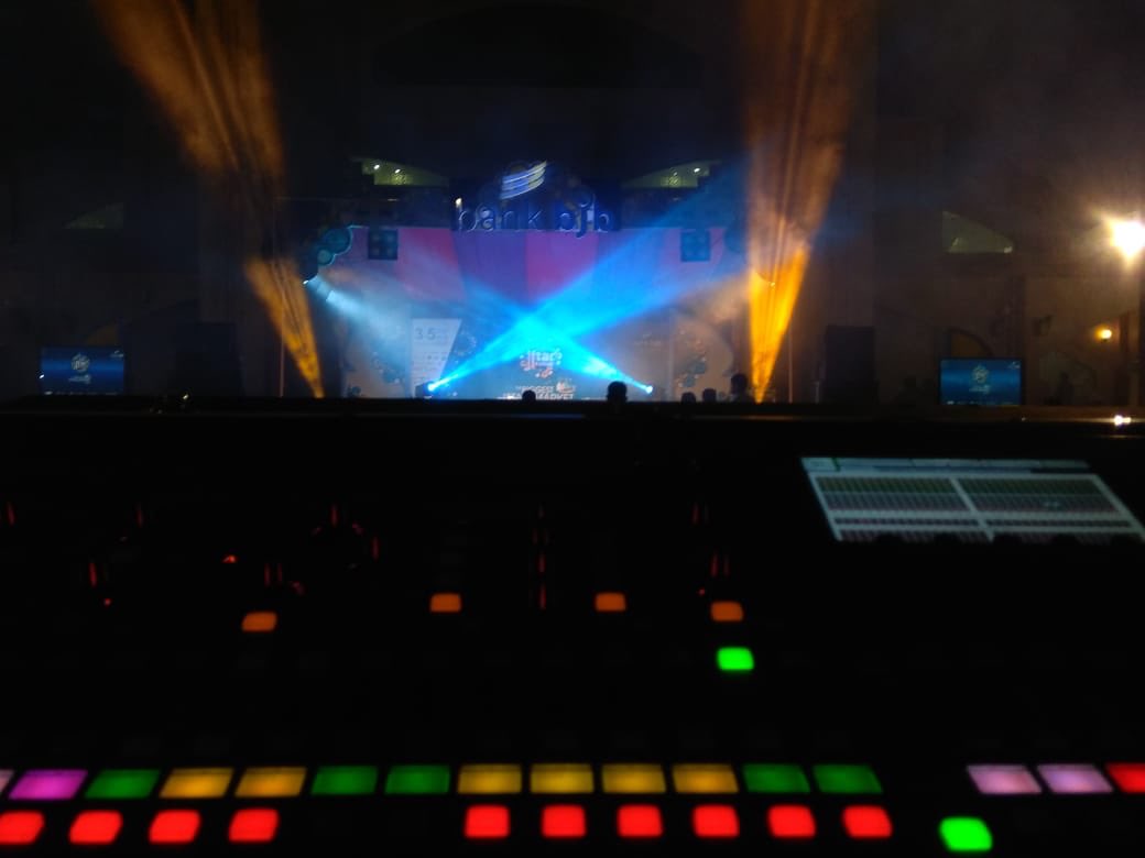 gilarmetal's tweet image. Alhamdulillah Rangkaian Acara Iftar Festival BJB 3-5 juni 2018 berjalan lancar

Hatur Nuhun

@twooneProduction

#SoundSystem
#lightingsystem