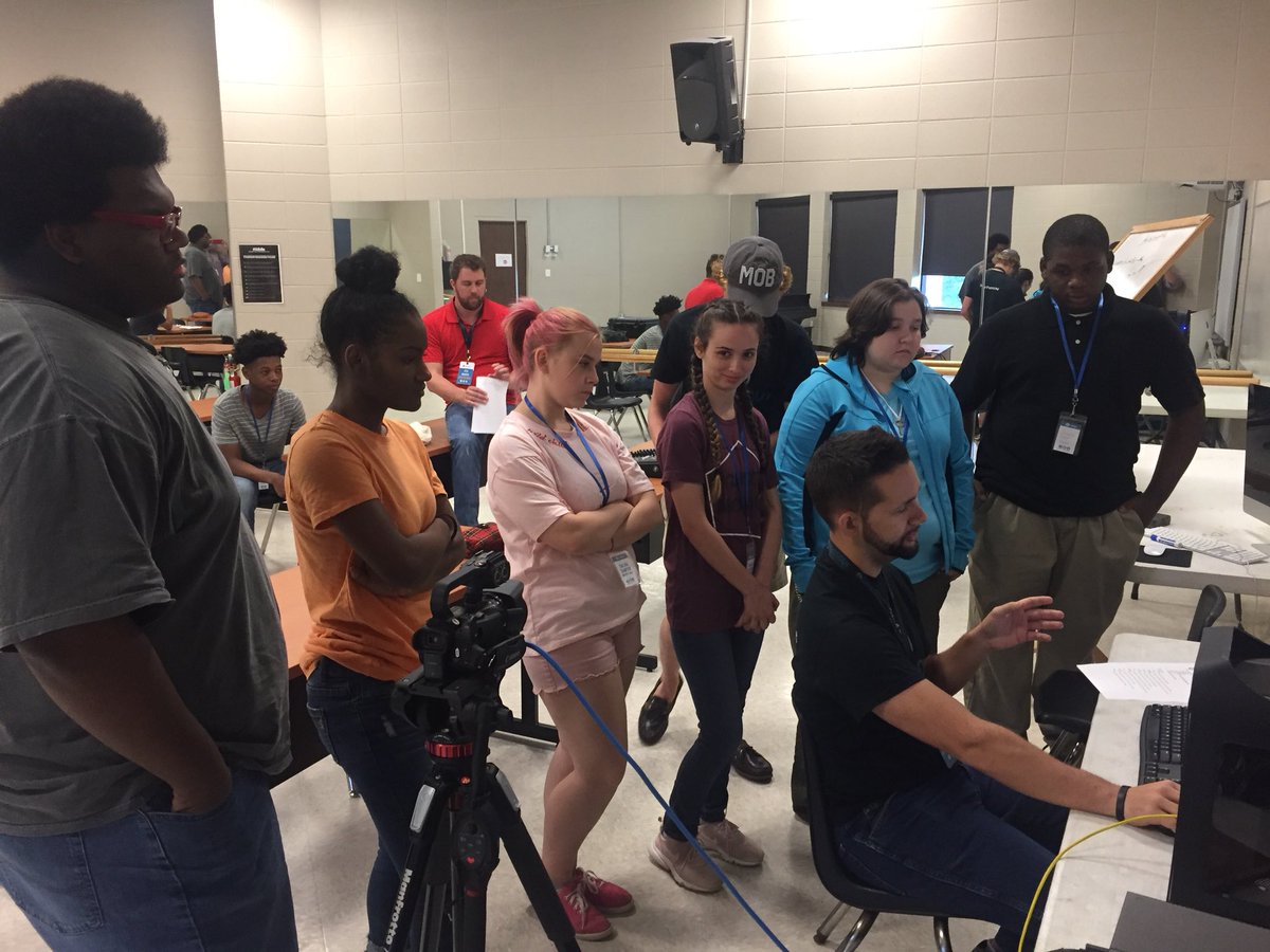 MHS Diamond Dolls tweet media