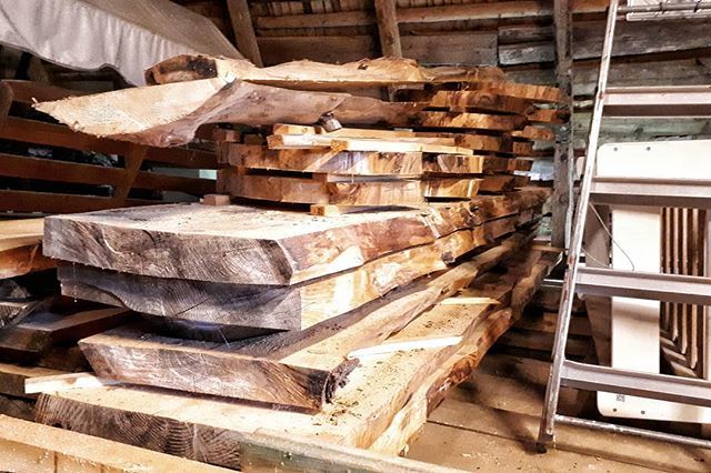 Siberian Fir planks and discs, waiting for #inspiration. Dried now three years.
.
.
#woodworking #diy #handycraft #rawmaterial #siberianfir #furnitureproject #heavystuff #handmade ift.tt/2syeeNT