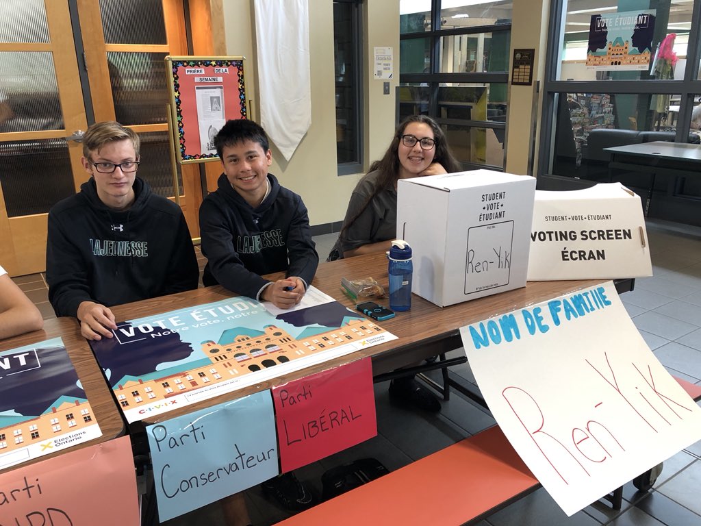 École secondaire catholique E.J. Lajeunesse tweet media