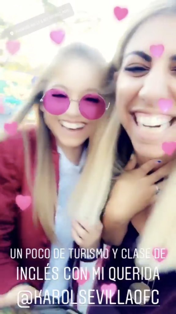 SoyLunaUSA's tweet photo. Ya quiero el reencuentro de las hermanas #CLAROL 👭💗🇺🇸 @karolsevilla @clarapablo #SoyLunaUSA https://t.co/uljdqxf3jv