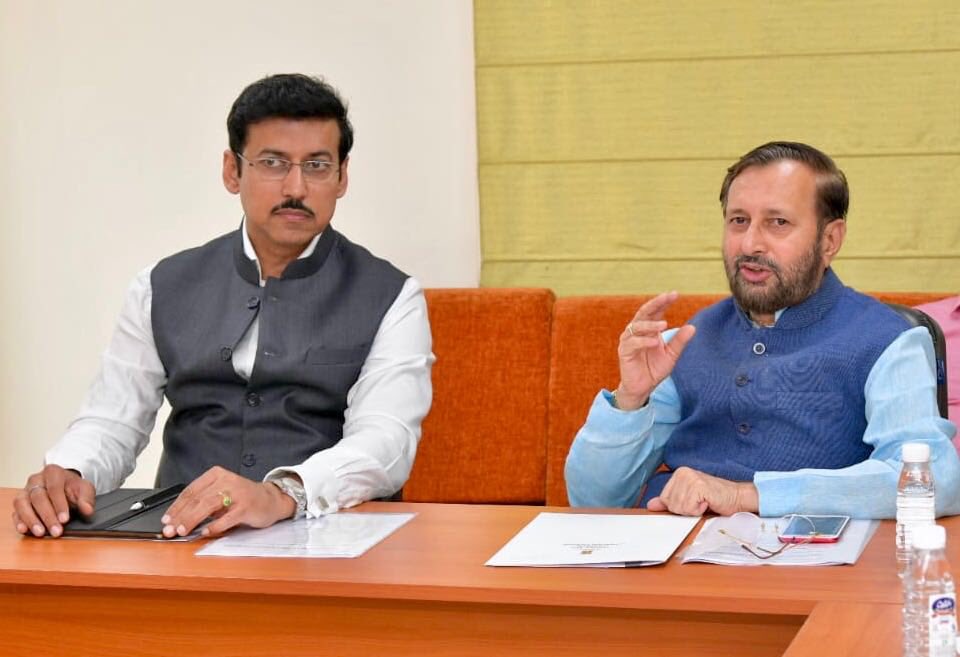 Ra_THORe's tweet photo. “जो खेलेगा वो खिलेगा”- 
PM @narendramodi ji wants young India to have the best opportunities. Met @PrakashJavdekar ji to develop International standard Sports Schools, jointly with @kheloindia. One in every state within this year! @Media_SAI @IndiaSports https://t.co/cabOOZa8Q6