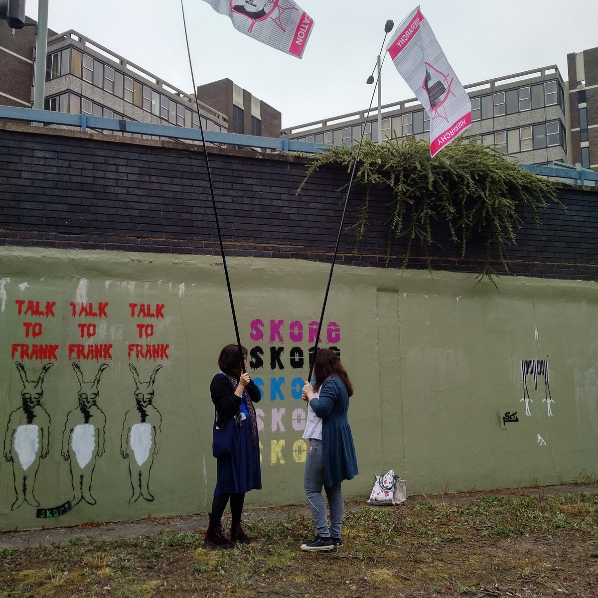 memorypalace's tweet photo. Four Flags for Chapel Ash -public art project flying the flags for Wolverhampton School of Art #degreeshow18 @WLV_Arts 9th -23rd June visit and enjoy much as the RA Summer Show artists exhibit their new and innovative works #artists #artistsresidencies #fineart #photography https://t.co/gNBGDWVbjM