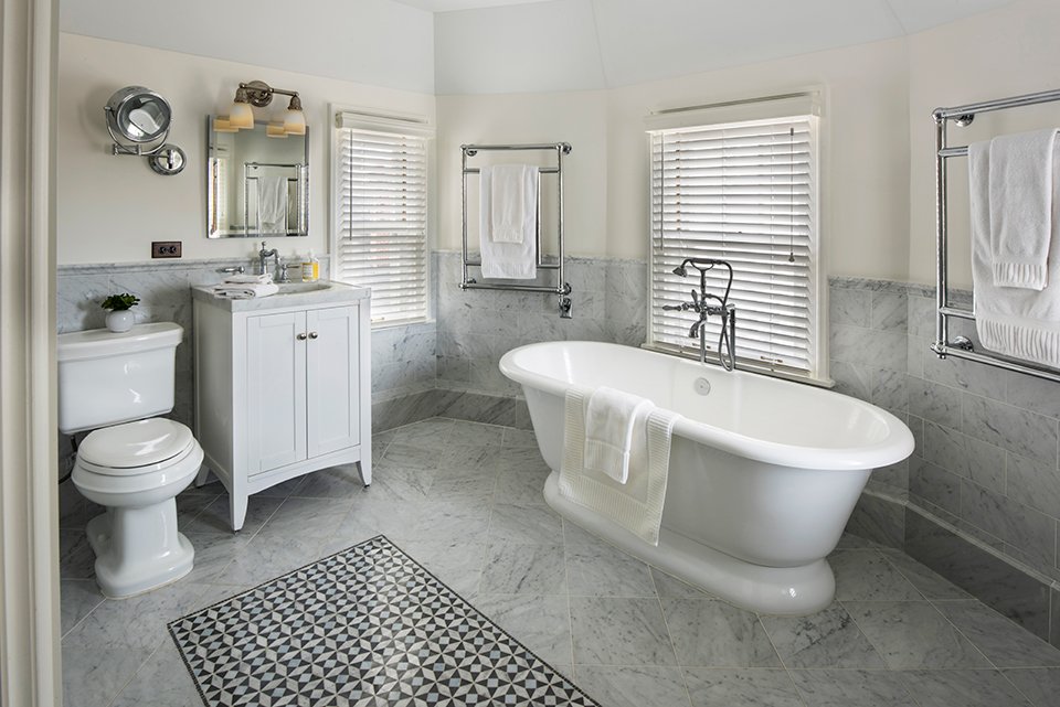 NSMagazine's tweet image. Take a break this summer! Enjoy your staycation at Stone
Porch. Their bedrooms overlook Lake Michigan, feature king-
sized beds, and include en-suite marble bathrooms. Book your
weekend getaway here: stoneporchbb.com