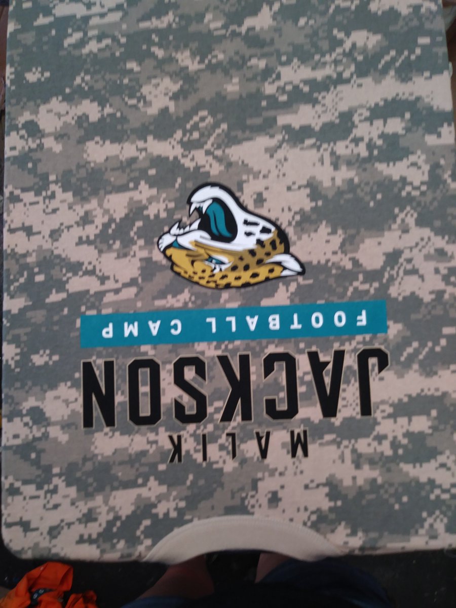 VividImagesUSA's tweet image. @TheMalikJackson @Jaguars @NFL Everyone loves Summer Camp! #JACKSONville #football #number97 #forthekids #withthekids #loveofthegame #sports #summer #jackson #proudprintpartner #WelcomeToJacksonville