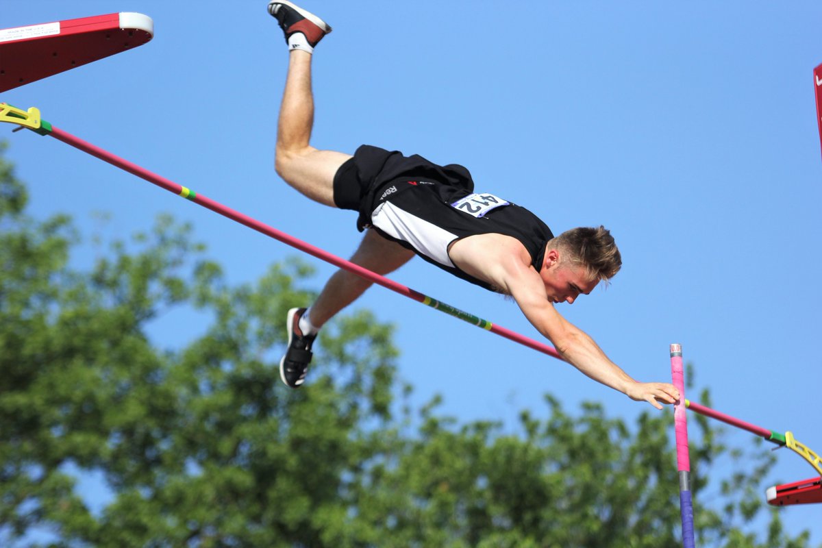 From today's Times: Colton Crum honored with Mental Attitude Award after winning state pole vault title and breaking state record
ftimes.com/common/story.p…
<a href="/hotdogtrack/">Frankfort Track & Field</a> <a href="/hotdogsports/">Frankfort Athletics</a>