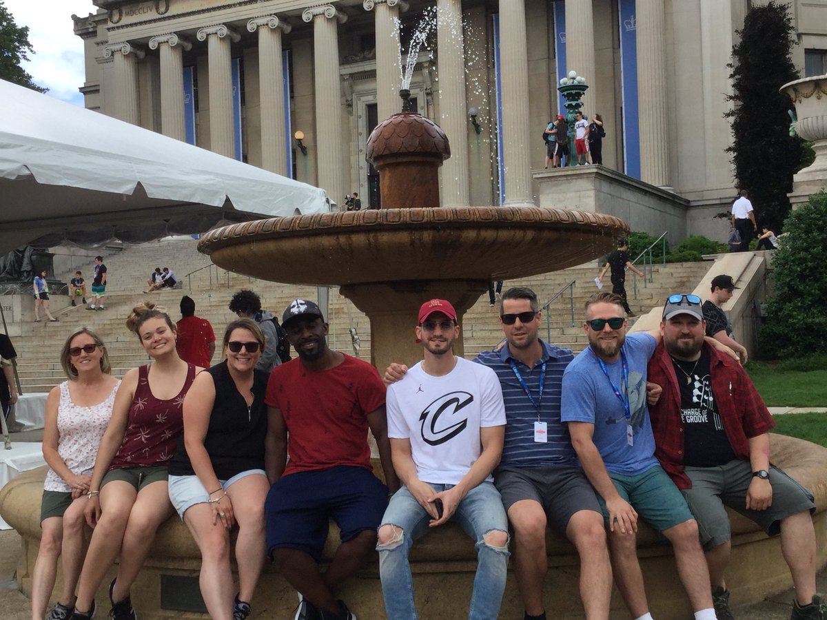 daveforester91's tweet photo. #cferpic #cfervg Il était une fois une gang de profs du réseau CFER à New York avec leurs étudiants. 😁🗽 https://t.co/Xw2yNu3z7R