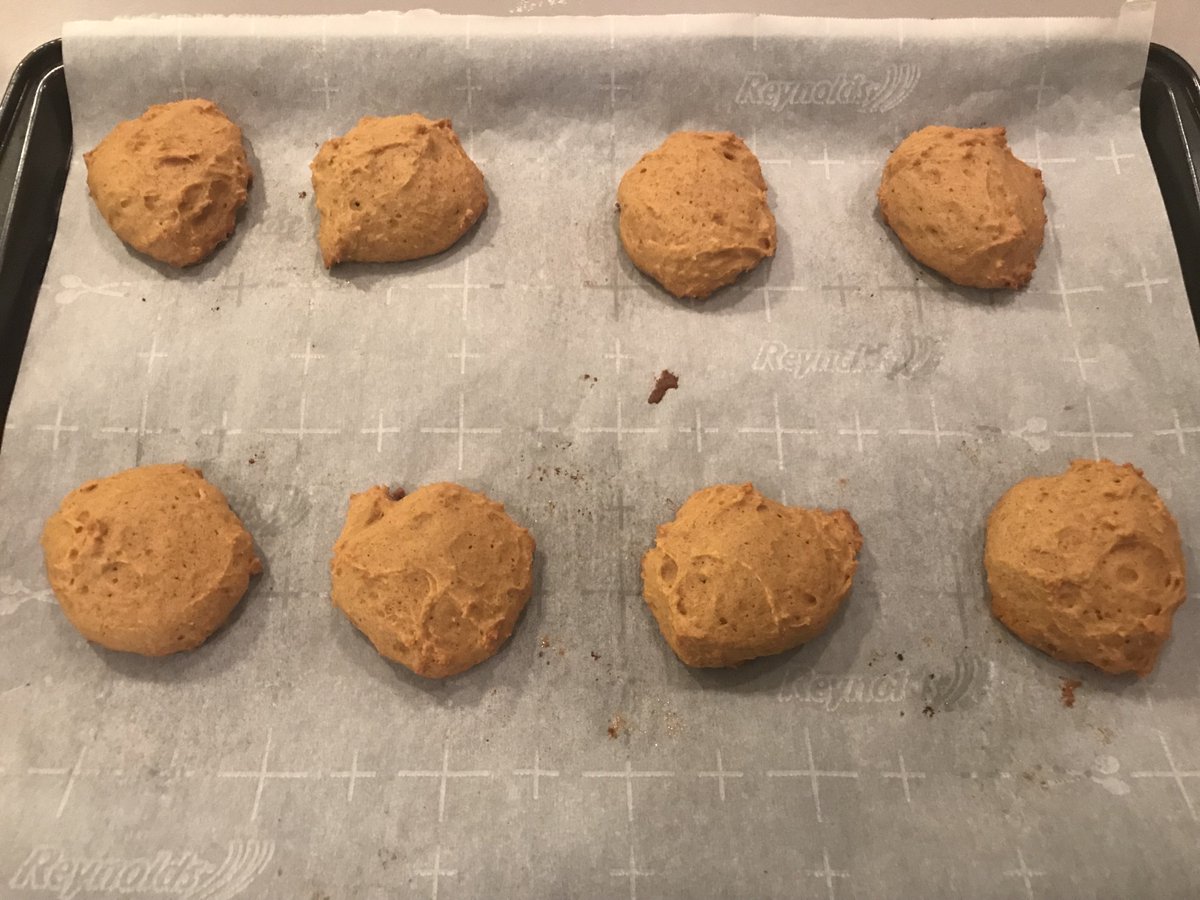 Ugly_Desserts's tweet photo. Ugly Advice for Today - Parchment Paper. It makes everything sooo much easier...https://t.co/PxIy6v3eq6
#ugly_desserts #parchmentpaper #bakingtips #baker #eatmoredessert #everydayischeatday #bakingtricks #kitchentips #kitchenadvice #saveroomfordessert #easycleanup #uglyadvice https://t.co/o5es0XV6Wh
