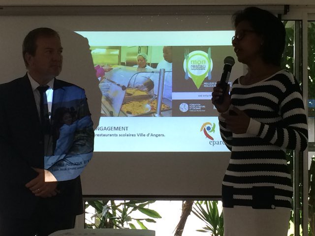 BenoitPILET's tweet photo. Fierté de recevoir avec l’Equipe de l’#EPARC le label #MonRestauResponsable @FondationNH #Angers : 10 engagements d’amélioration #AntiGaspi #ProduitsLocaux @ChambagriPdL @RESTAU_CO pour une #restauration de qualité qui respecte nos #agriculteurs #lessaisons #bio #plaisirdemanger https://t.co/njclt69jFV
