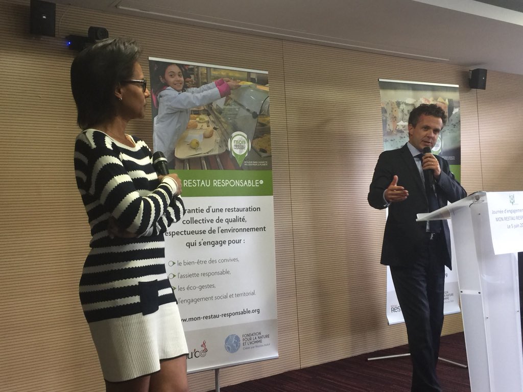 BenoitPILET's tweet photo. Fierté de recevoir avec l’Equipe de l’#EPARC le label #MonRestauResponsable @FondationNH #Angers : 10 engagements d’amélioration #AntiGaspi #ProduitsLocaux @ChambagriPdL @RESTAU_CO pour une #restauration de qualité qui respecte nos #agriculteurs #lessaisons #bio #plaisirdemanger https://t.co/njclt69jFV