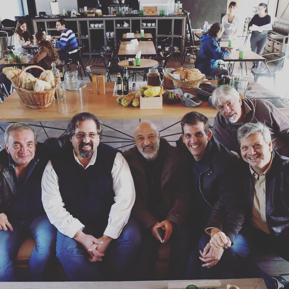SemanaGR's tweet photo. 🤷¿Existe una identidad gastronómica rosarina?. Durante #sgr2018 los referentes locales Pichi De Benedictis @AugustoSaracco @damiandelorenzi , Nestor Delorenzi y el tucumano Alvaro Arismendi debatieron sobre esta consigna en una tertulia sin precedentes. https://t.co/fw8nrYaIda