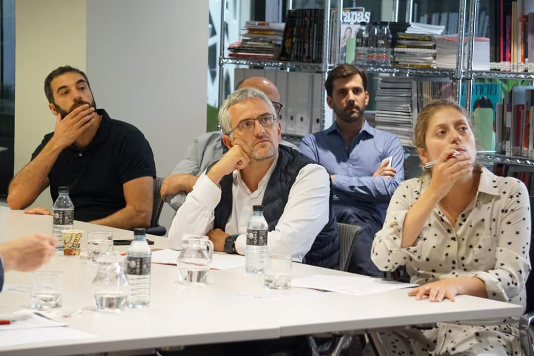 masterguionunav's tweet photo. Nuestros alumnos presentaron sus proyectos de largometraje ante la productora de @atresmediacine, @mcontrerasmanri, el productor y fundador de #ConvoyFilms, Gustavo Ferrada, y Gabriel Arias Salgado, Head of Film Production en @MovistarPlus. Fotos en https://t.co/yp97e5owna https://t.co/28CD5CqXFX
