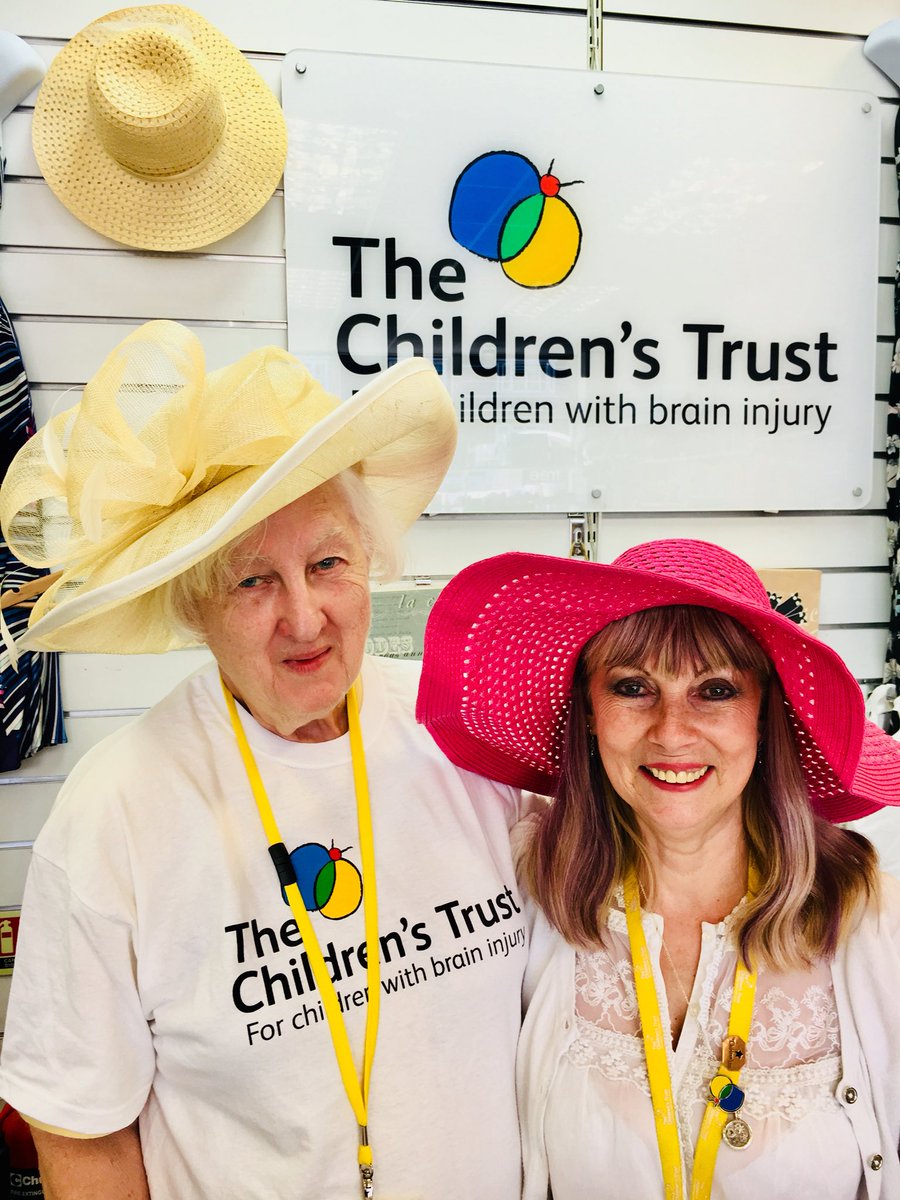 Just look at these 2 #wonderfulvolunteers at our Chessington shop 🙌 Doreen (who has volunteered for 12 yrs)on the left #Volunteers at least twice a week &amp; Wendy (joined 8 yrs ago)on the right volunteers 5 full days a week sometimes even 6! #heros #thankyou