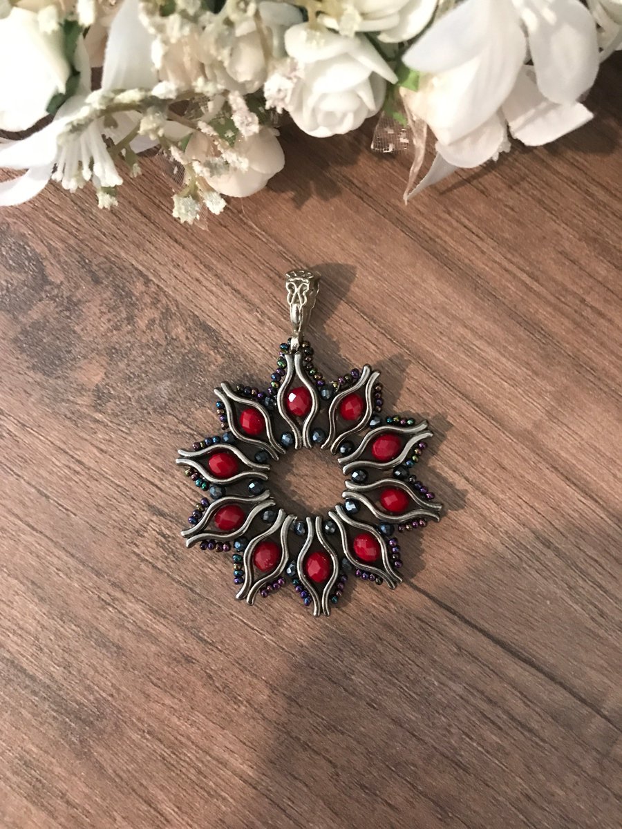 Yeni Modelimiz... :)
👉goo.gl/ocwQRY
#elyapimi,#handmade,#kristalboncuk,#kumboncuk,#hapishaneisi,#kolye,#taki,#accesorie,#accessories,#kolyeucu,#takı,#jewellery,#design,#designer,#boncuk,#bead,#elemeği,#bileklik,#wristband