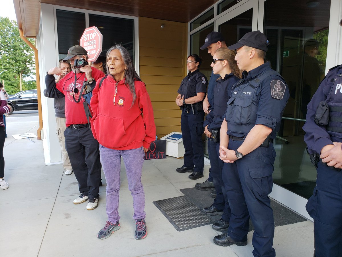 pieglue's tweet image. Opponents to the #TransMountain #KinderMorgan expansion still outside the multiplex here. RCMP keeping them out. Denise Douglas is from Cheam and says she was assured she could still come into the multiplex today. "This is her land," says someone in the crowd.