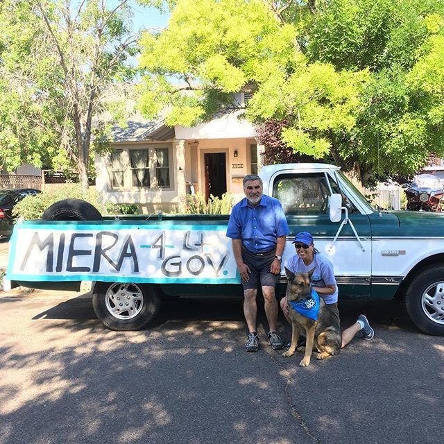 rickfornm's tweet photo. #rickfornm #miraesmiera #family even #razor the #dog is on hand helping today! Go #vote #71chevy #chevy #oldschool #grassroots #guerilla #signs #homemade https://t.co/GYxWJZwtdI https://t.co/QjTvD4m432